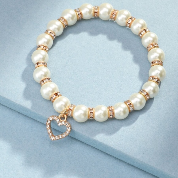 Womens faux pearl and rhinestone accent bracelet with heart charm - Picture 4 of 4